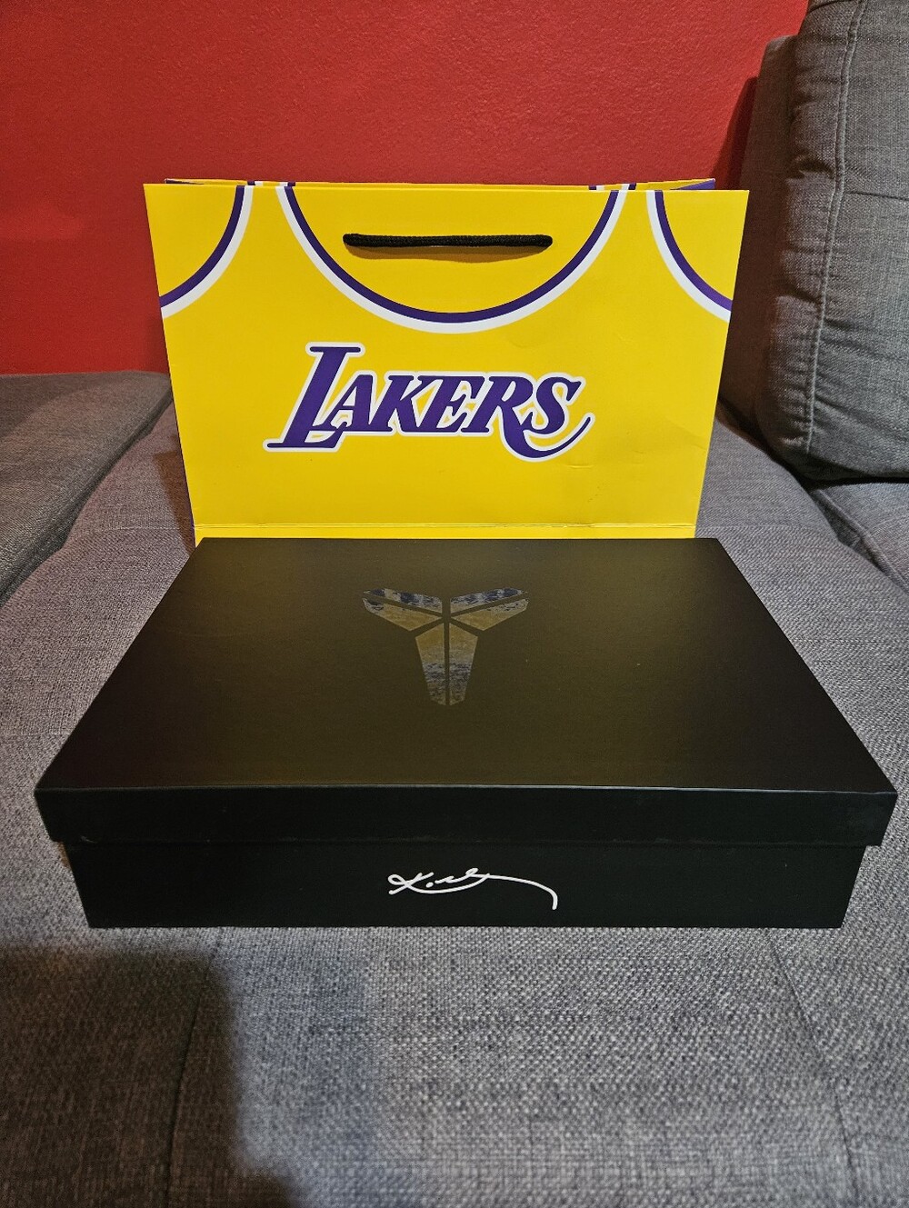 Kobe Black Mamba storage case with 12 mini sneakers included.
